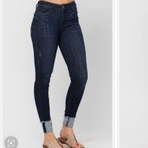 JUDY BLUE MID-RISE CUFFED SKINNY JEANS